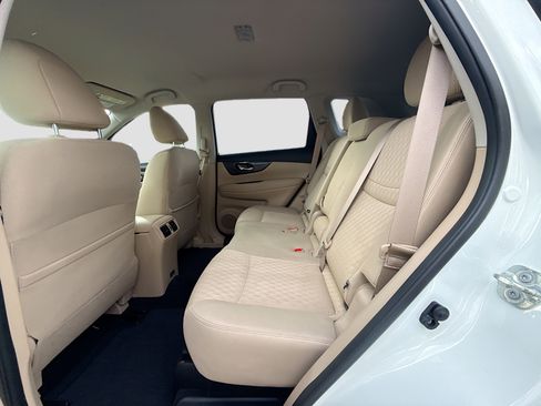 Used 2020 Nissan Rogue SV image 21