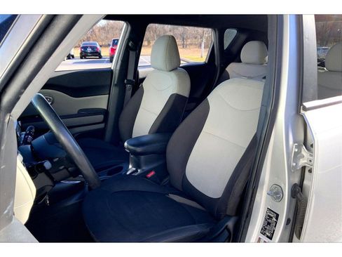 Used 2019 Kia Soul image 19