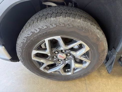 Used 2022 GMC Sierra 1500 SLT w/ SLT Premium Plus Package AWD/4WD image 9