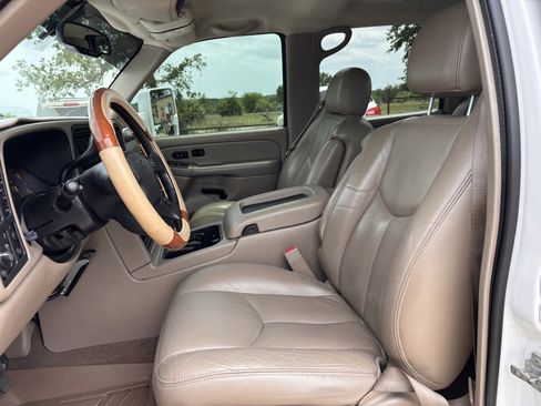 Used 2007 Chevrolet Silverado 2500 LT w/ Heavy-Duty Power Package image 10