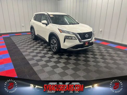 Used 2023 Nissan Rogue SV image 1