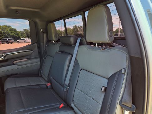 Used 2025 Chevrolet Silverado 1500 ZR2 w/ Technology Package AWD/4WD image 28