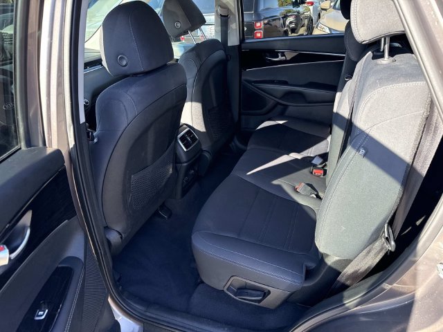 Used 2019 Kia Sorento AWD image 16