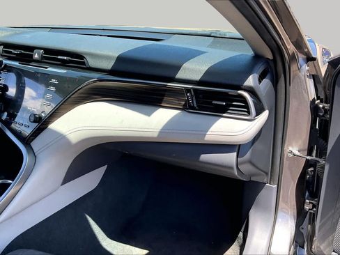 Used 2019 Toyota Camry XLE FWD image 19
