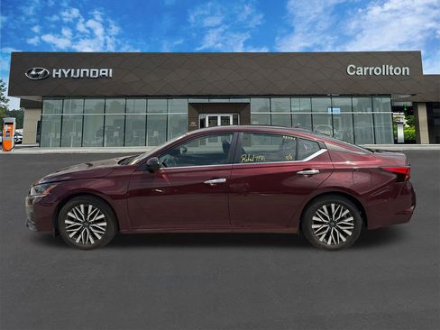 Used 2025 Nissan Altima 2.5 SV FWD image 8
