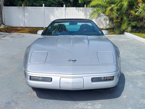 Used 1996 Chevrolet Corvette Coupe RWD image 3