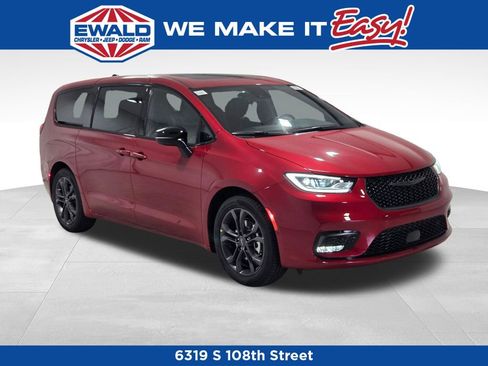 New 2026 Chrysler Pacifica Select image 1