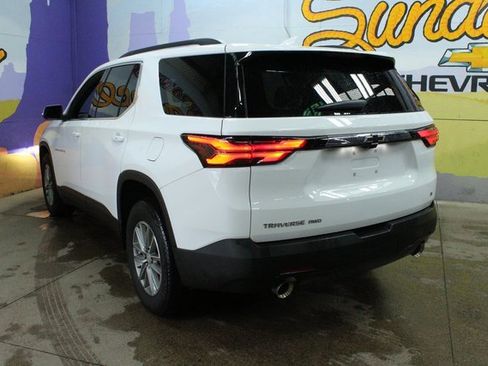 Used 2023 Chevrolet Traverse LT w/ Rear Camera Mirror Package image 5