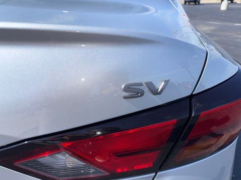 Used 2024 Nissan Altima 2.5 SV FWD image 9