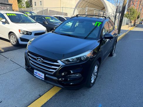 Used 2017 Hyundai Tucson SE image 2