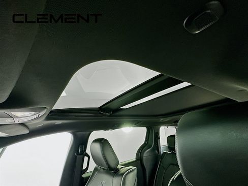 Used 2022 Chrysler Pacifica Limited w/ Uconnect Theater Family Group image 24