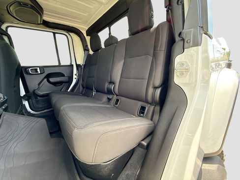 Used 2022 Jeep Gladiator Sport AWD/4WD image 19