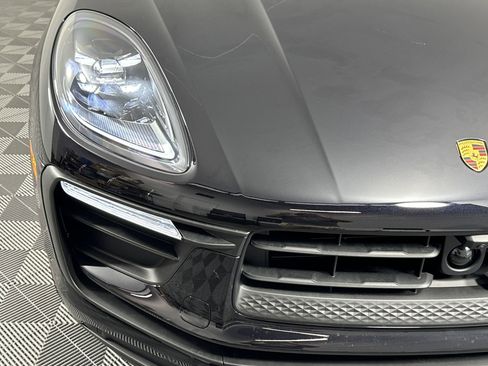 Certified 2025 Porsche Macan image 12