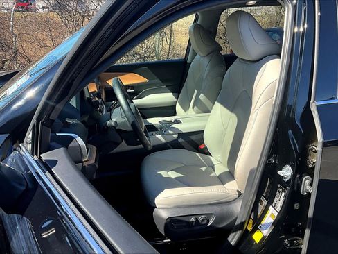 Certified 2024 Toyota Grand Highlander AWD image 9