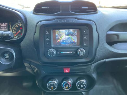 Used 2016 Jeep Renegade Latitude FWD image 21