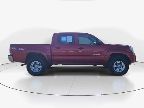 Used 2015 Toyota Tacoma Base image 3