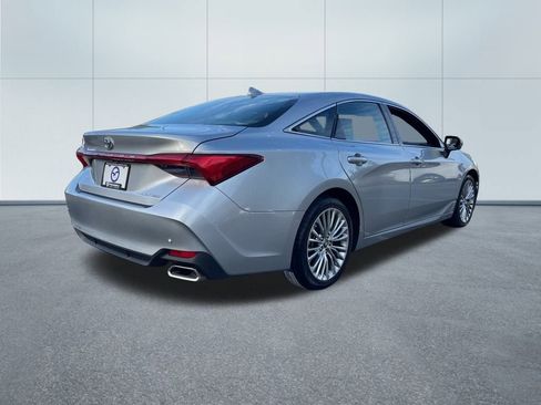 Used 2019 Toyota Avalon Limited image 5