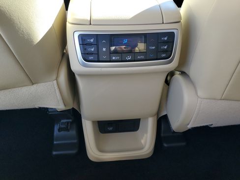 Used 2016 Toyota Highlander Limited Platinum image 16