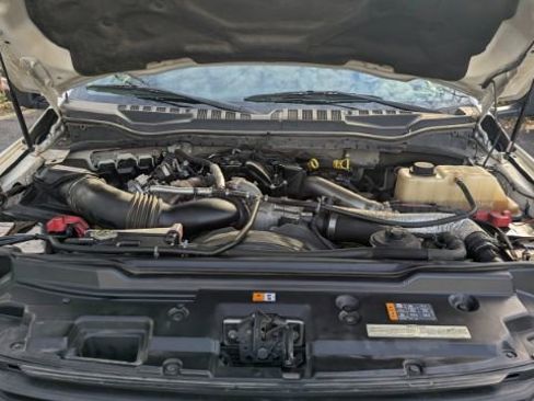 Used 2017 Ford F550 2WD Regular Cab Super Duty image 36