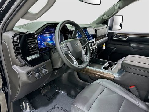 Used 2025 Chevrolet Silverado 2500 LT w/ Trail Boss Package image 9