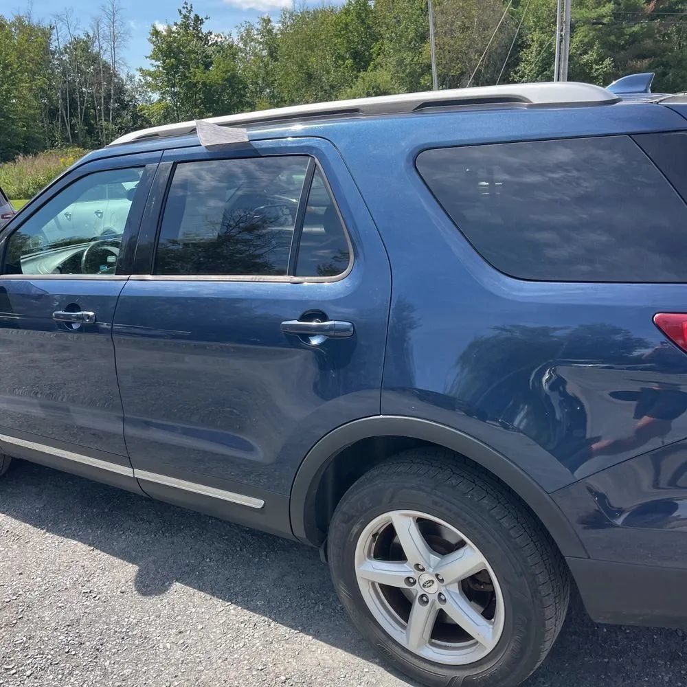 Used 2017 Ford Explorer XLT w/ Equipment Group 202A AWD/4WD image 6