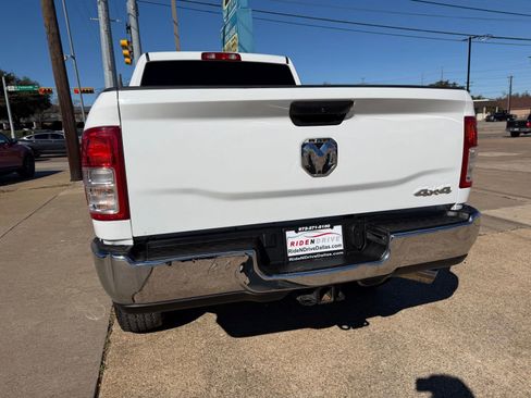 Used 2022 RAM 2500 Tradesman w/ Chrome Appearance Group AWD/4WD image 5