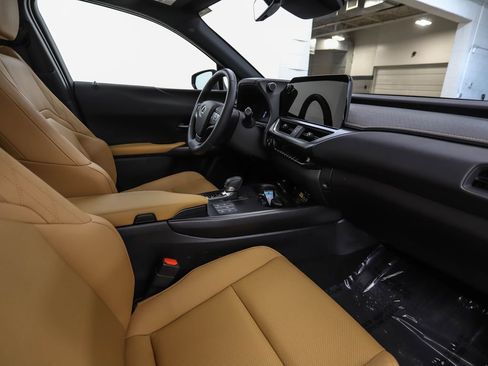 Used 2025 Lexus UX 300h AWD w/ Accessory Package (Z1) image 28