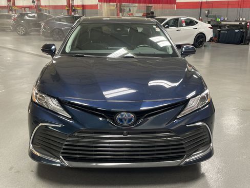 Used 2021 Toyota Camry XLE w/ Navigation Upgrade Package image 3