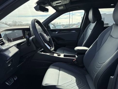 New 2026 Volkswagen Tiguan SE R-Line FWD image 11