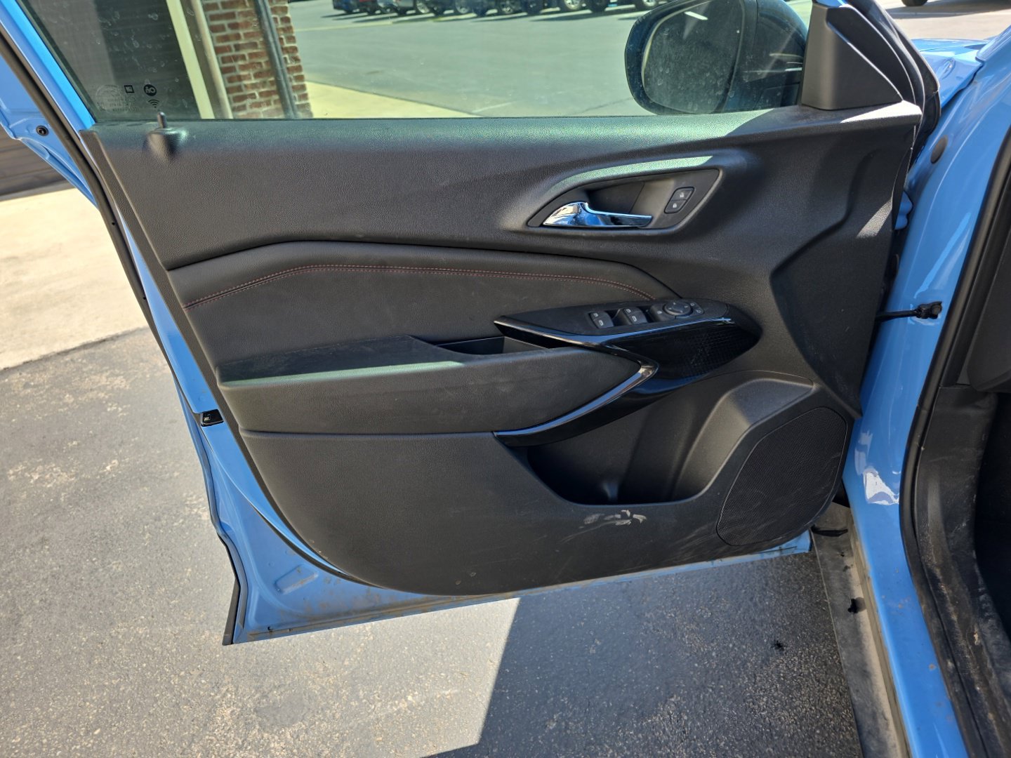 Used 2024 Chevrolet Trax RS w/ Sunroof Package FWD image 19