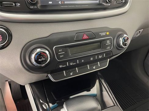 Used 2020 Kia Sorento SX image 9