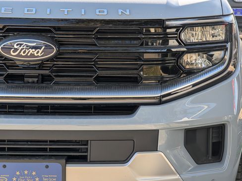 New 2025 Ford Expedition Platinum w/ Driver's Package image 8