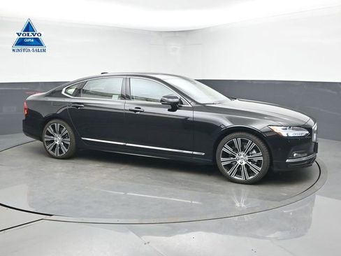 Used 2023 Volvo S90 B6 Plus image 1
