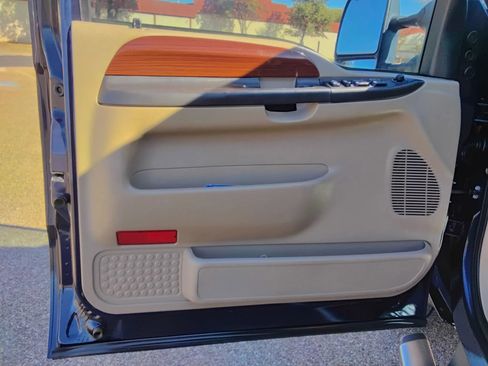 Used 2006 Ford F250 Lariat image 14