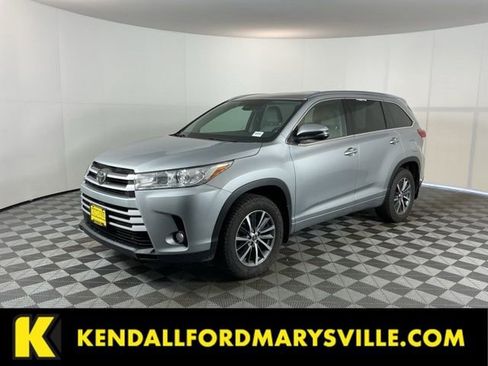 Used 2017 Toyota Highlander XLE AWD/4WD image 1