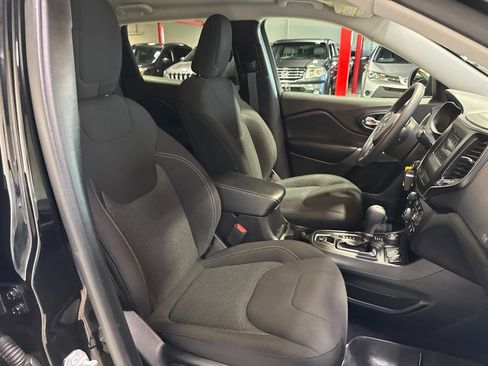 Used 2020 Jeep Cherokee Latitude AWD/4WD image 35