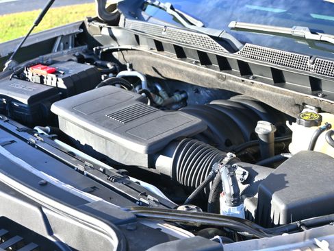 Used 2022 Chevrolet Suburban Z71 image 38