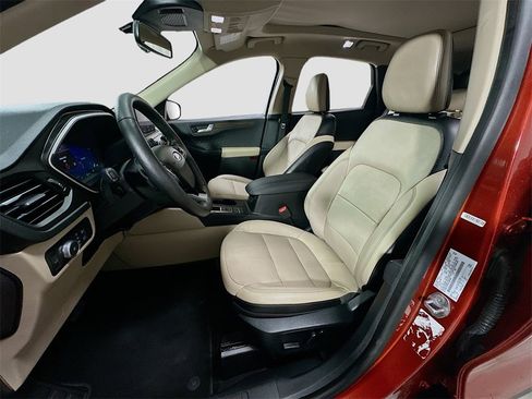 Used 2020 Ford Escape Titanium image 23