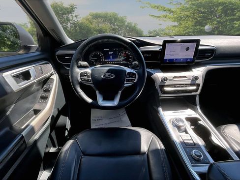 Certified 2023 Ford Explorer XLT w/ Equipment Group 202A AWD/4WD image 5