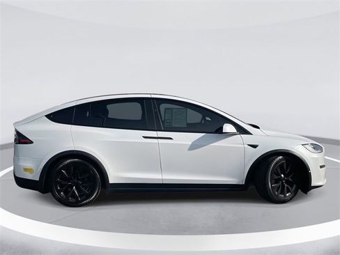 Used 2022 Tesla Model X image 3