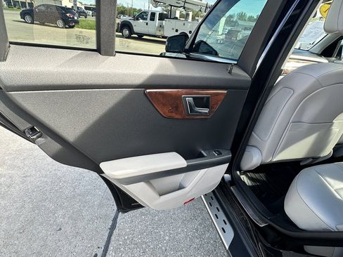 Used 2011 Mercedes-Benz GLK 350 4MATIC w/ Premium 1 Pkg image 13