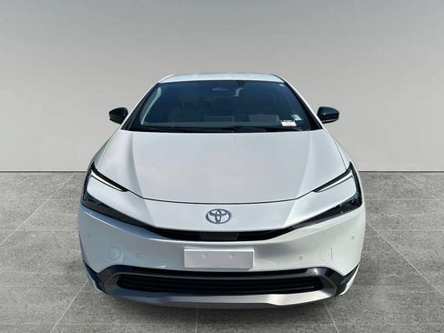 Used 2024 Toyota Prius XLE FWD image 8