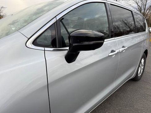 New 2026 Chrysler Pacifica Select image 4