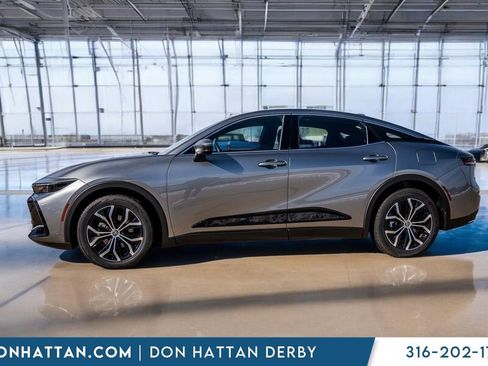 Used 2023 Toyota Crown XLE image 2