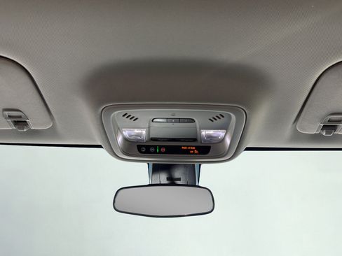 Used 2021 Chevrolet Traverse LT FWD image 22
