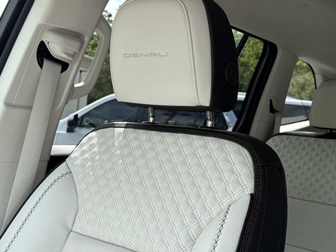 Used 2025 GMC Acadia Denali w/ Super Cruise Package FWD image 23