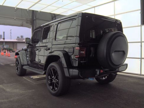 Used 2022 Jeep Wrangler Unlimited Sahara image 4