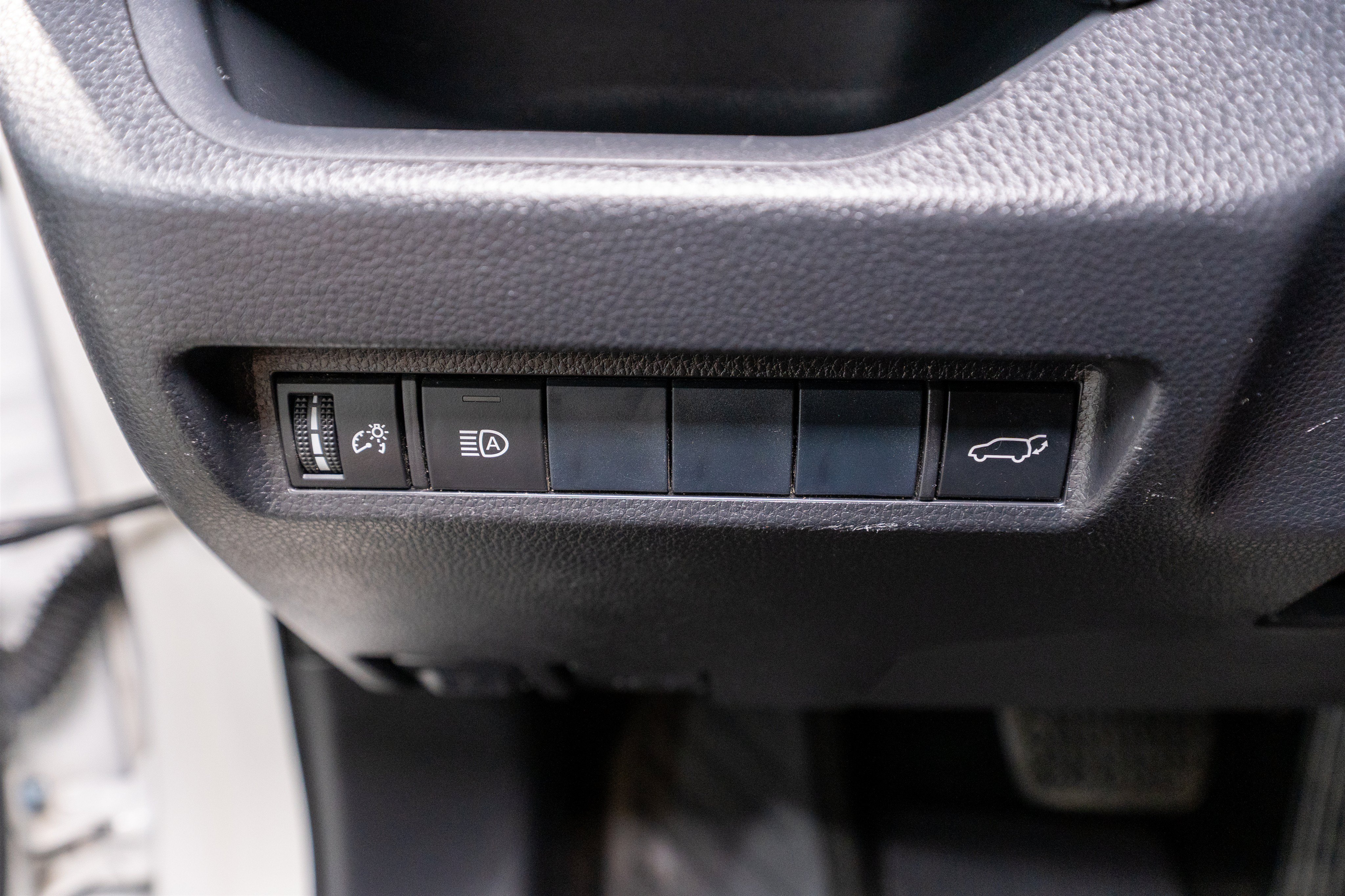 Used 2019 Toyota RAV4 XLE Premium FWD image 28