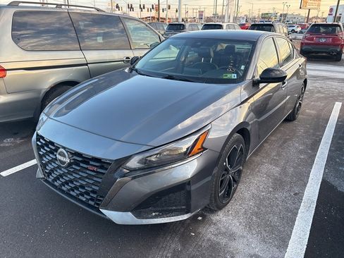 Used 2025 Nissan Altima 2.5 SR image 4