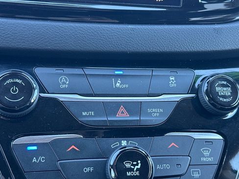 Used 2022 Chrysler Pacifica Touring-L FWD image 31